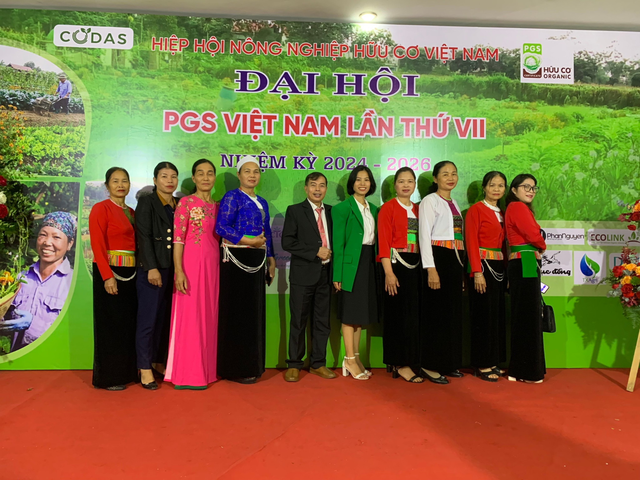 ALiSEA Representative congratulated (Mr. Nguyen Xuan Khoi, the second from the right)